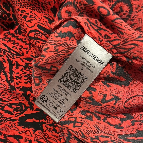 Chic Red Paisley Blouse with Black Leather Pants - Picture 7 of 7